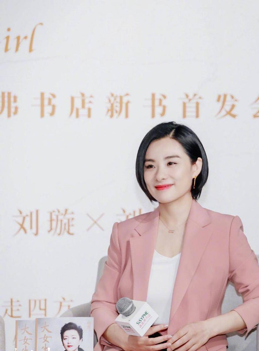 素颜的刘璇虽然有点憔悴,可是颜值真没怎么变,穿条纹衬衫也挺辣_西服