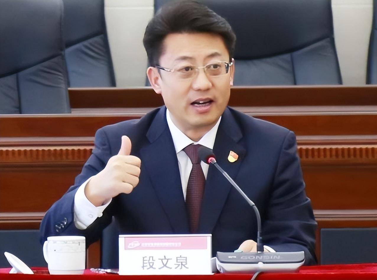 "芳香型"官员段文泉,花重金在单位装香氛,为升迁攀附多人_工作_大学生