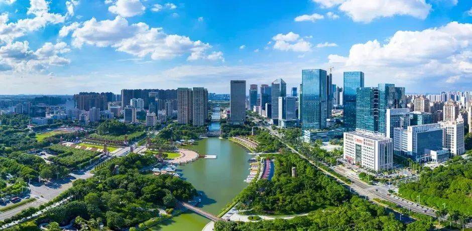 而反观国内,深圳香蜜湖,东莞松山湖,佛山千灯湖.