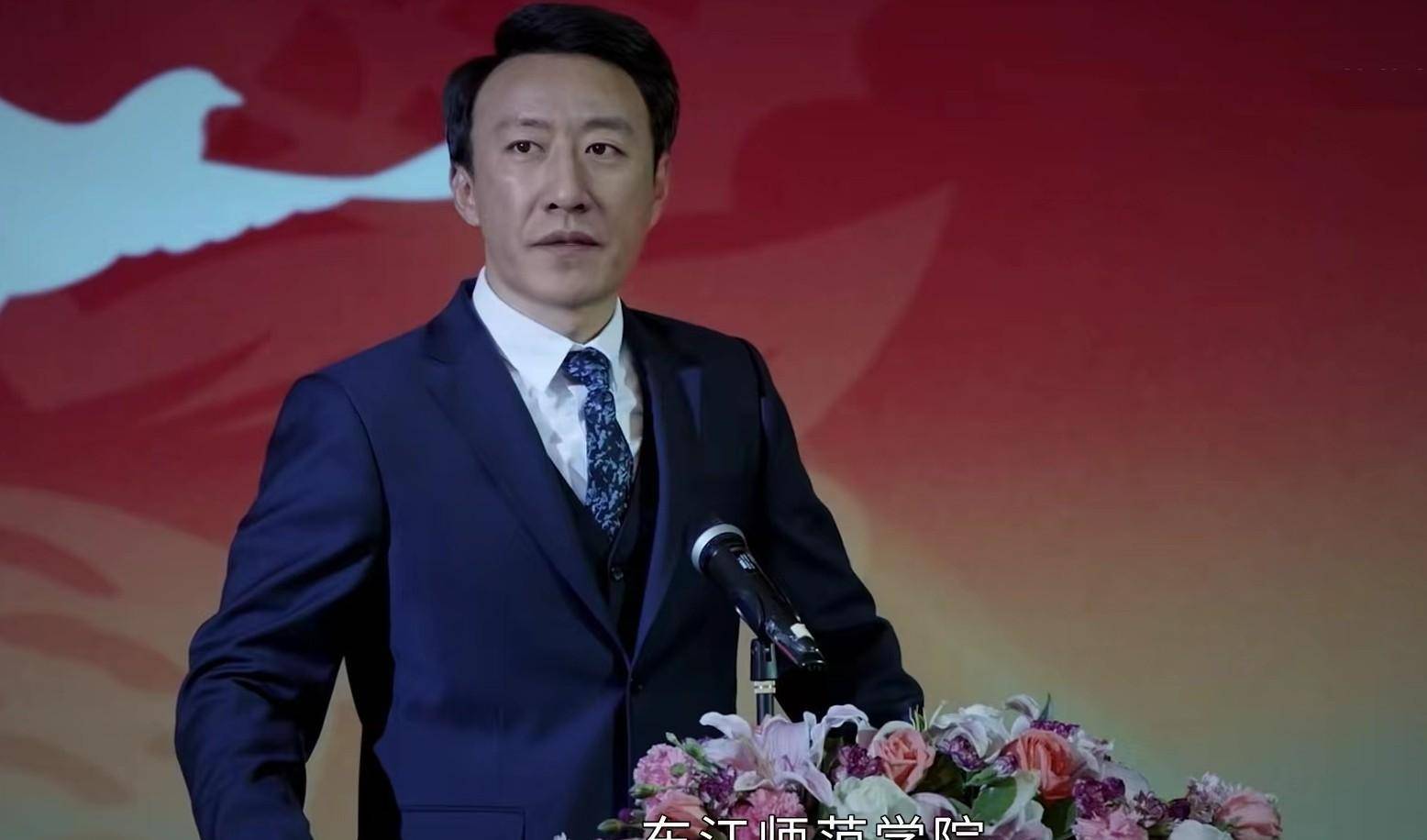 湖州是普通地级市,市委书记不是省委常委;湖州在杭州以北离杭州很近