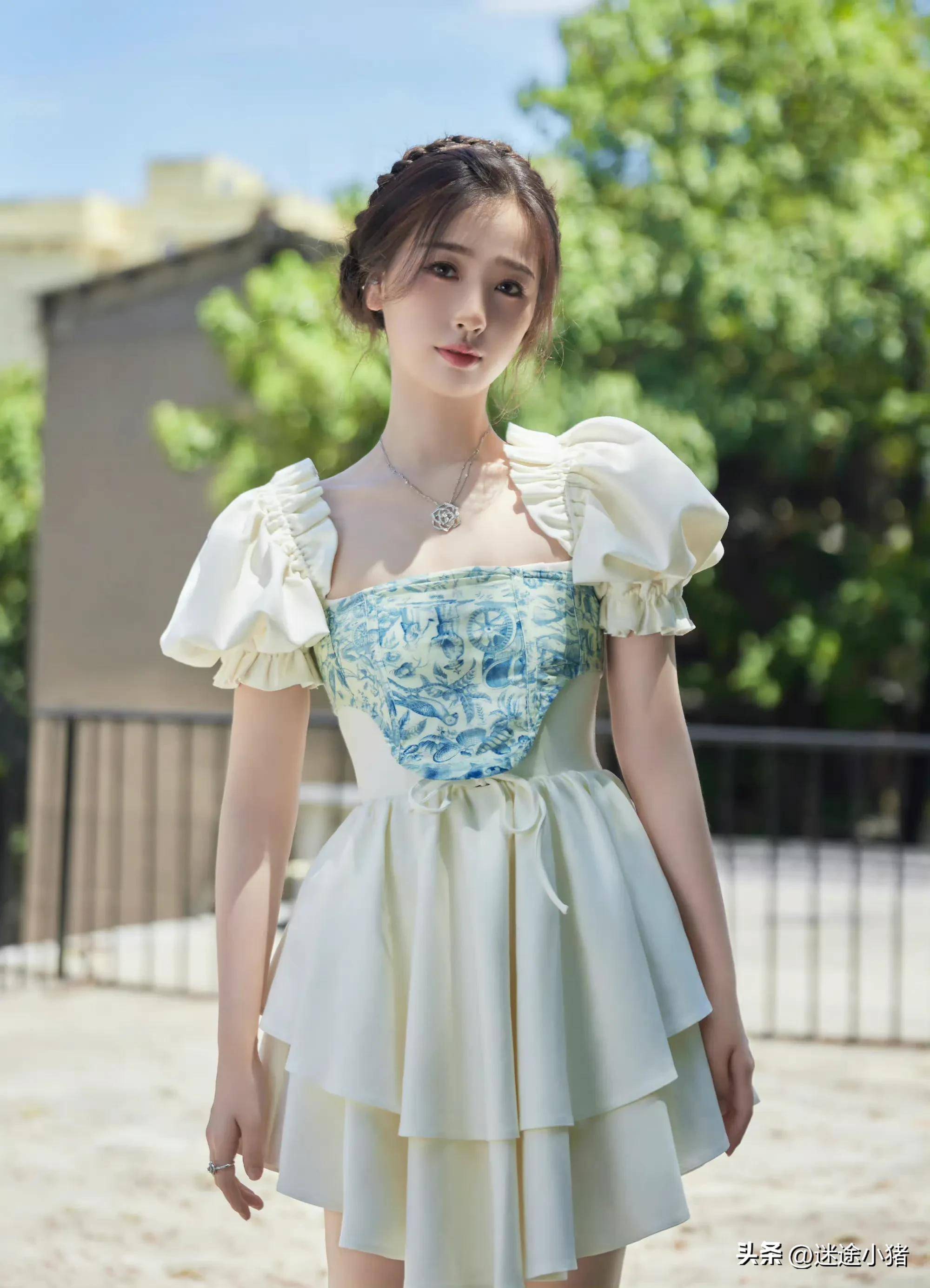 白色泡泡袖公主裙 过膝长靴,甜美又可爱[送心]欣欣子的颜值是真实存在