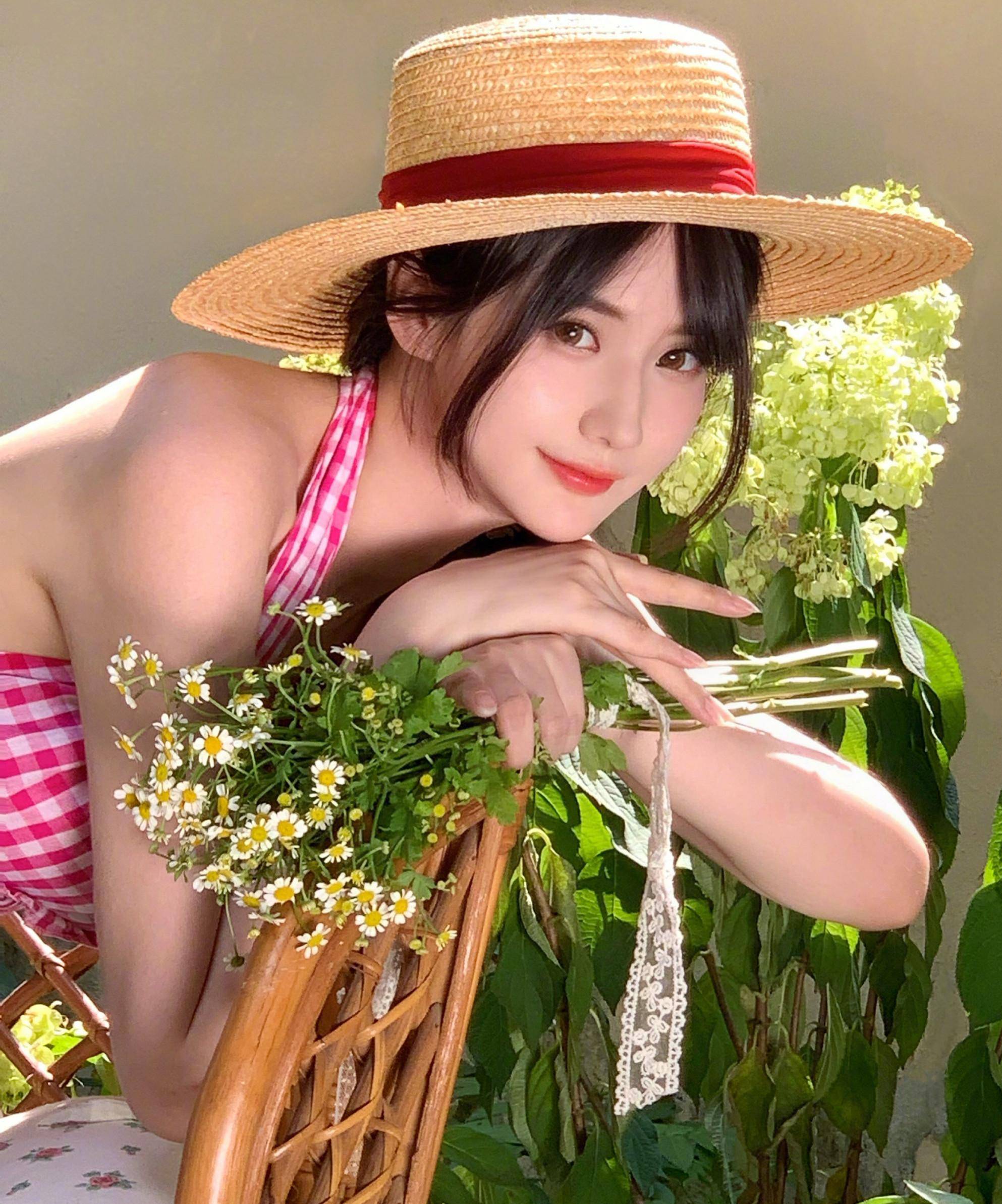 蓝燕光脚拍写真!