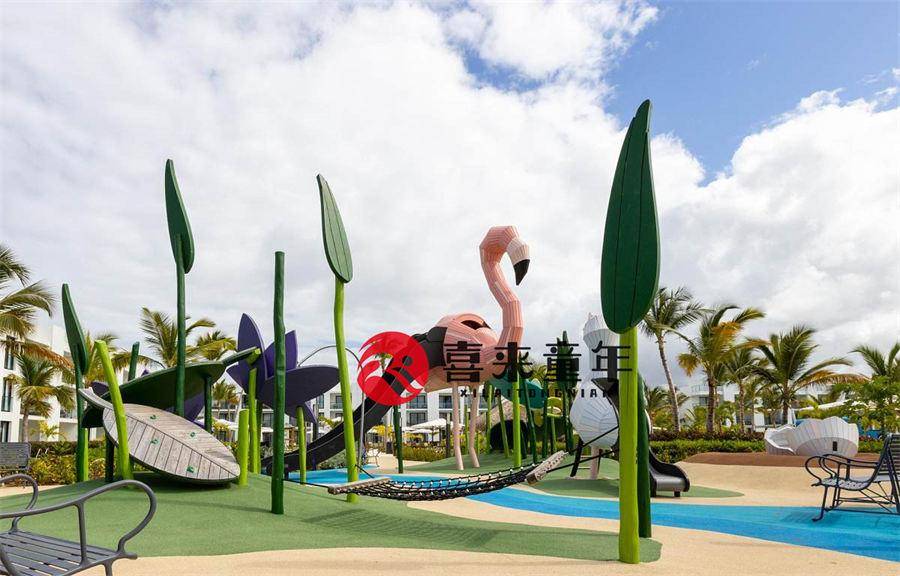 很大一部分游乐设备就具有标志性的休闲娱乐功能,比如常见的就有秋千