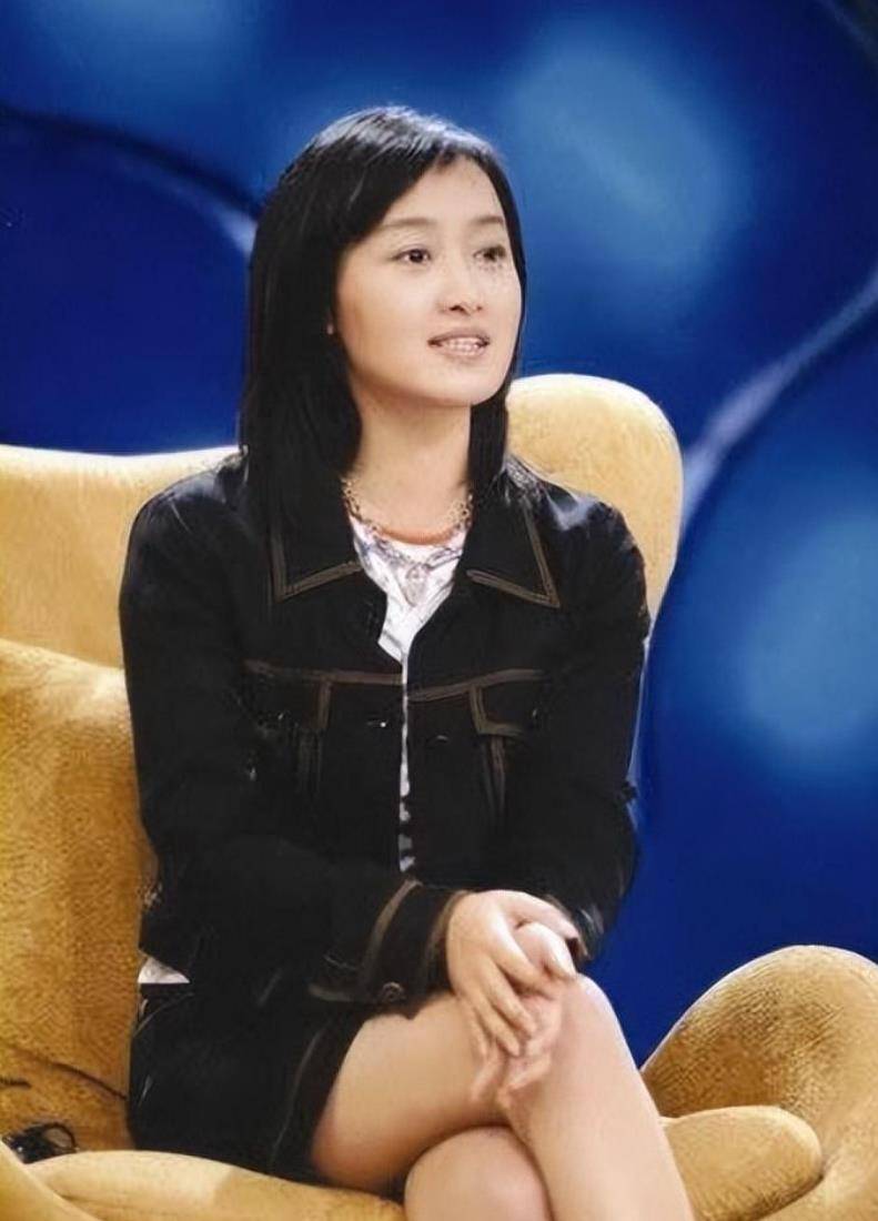 赵子琪:曾是央视主持人,转行做演员后嫁路金波,婚后生俩女_李湘_胡可