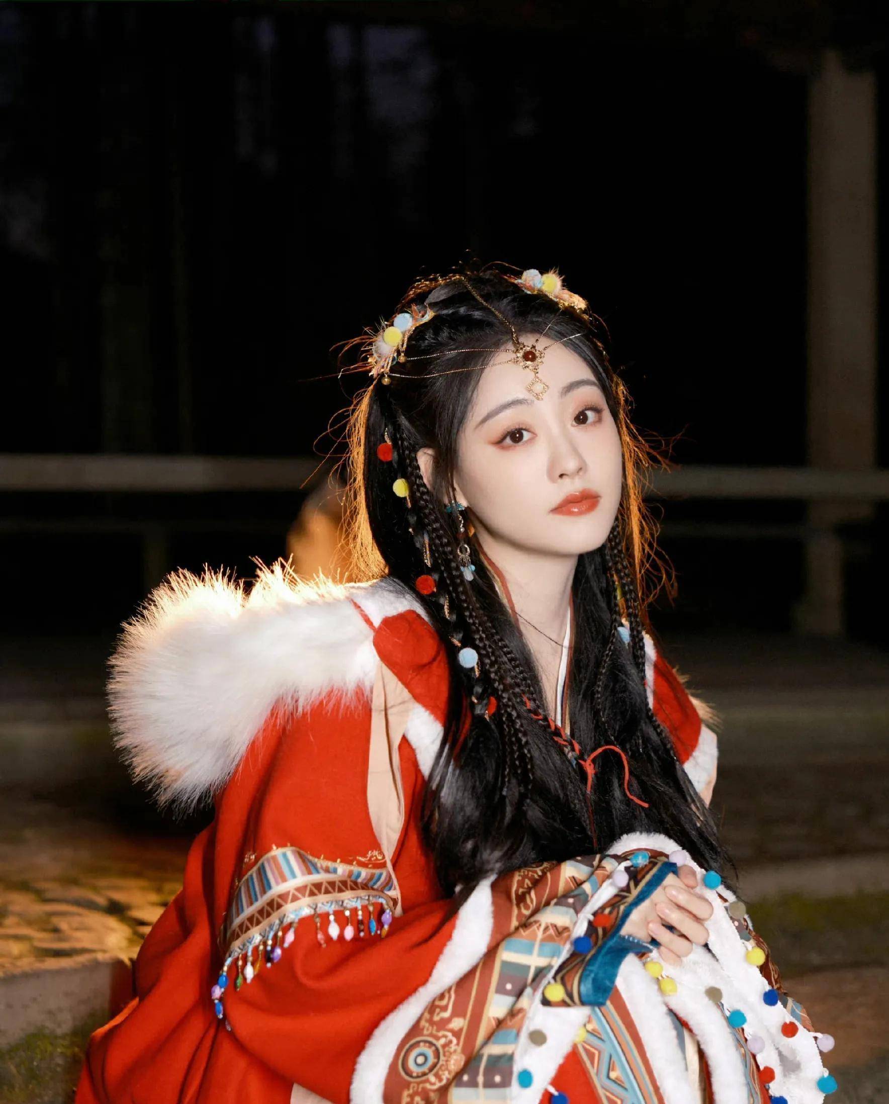 祝绪丹古风红斗篷写真 清纯可人 美艳绝伦_红色_青春_异域