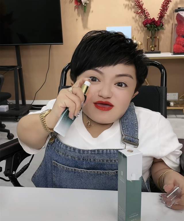 8米的网红李喜梅怀孕,颜值差距大曾被前夫抛弃_官宣_婚姻_老公