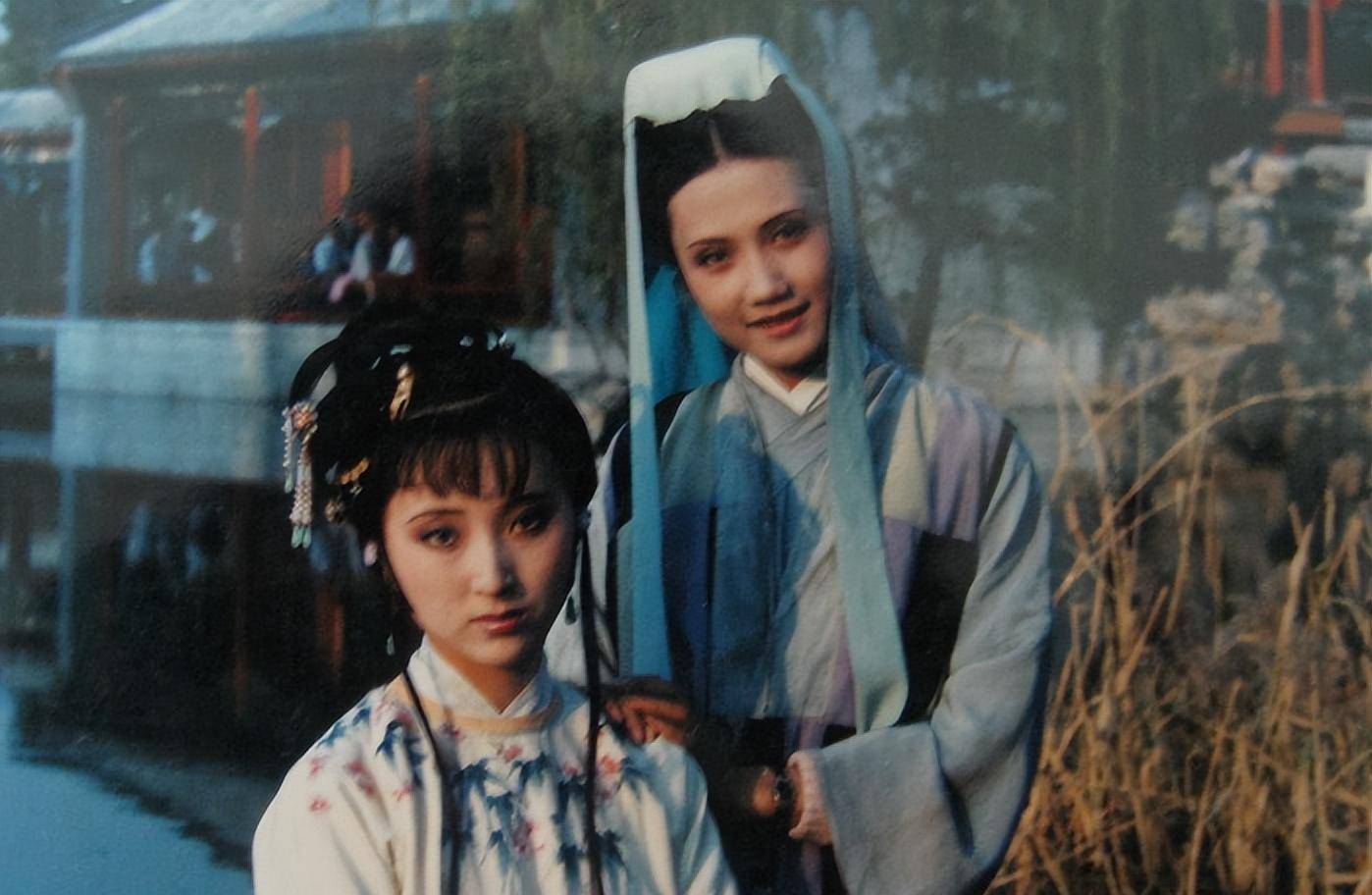 在陈晓旭最后的二十多天里,姬玉陪在她身边说话聊天,照顾她的起居