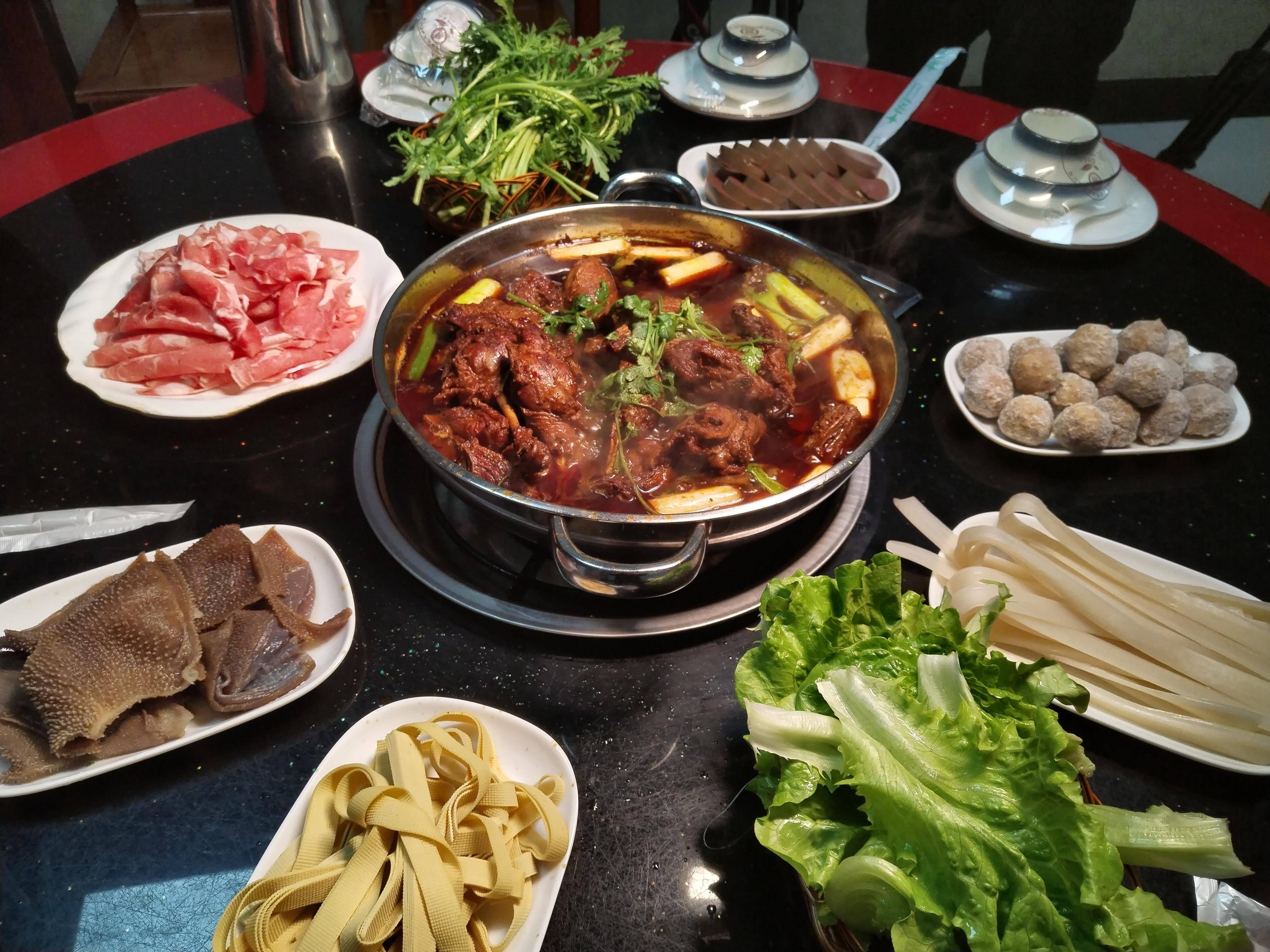《功夫美食》探访郑州二十多年老店苗岭啤酒鸭_中原_味道_节目组