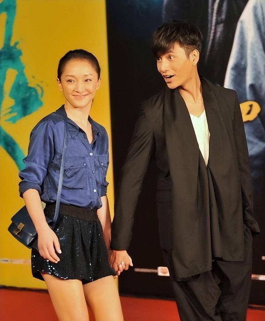 有网友提出质疑,周迅是离过婚的人,而陈坤还没有结过婚,在这一点上