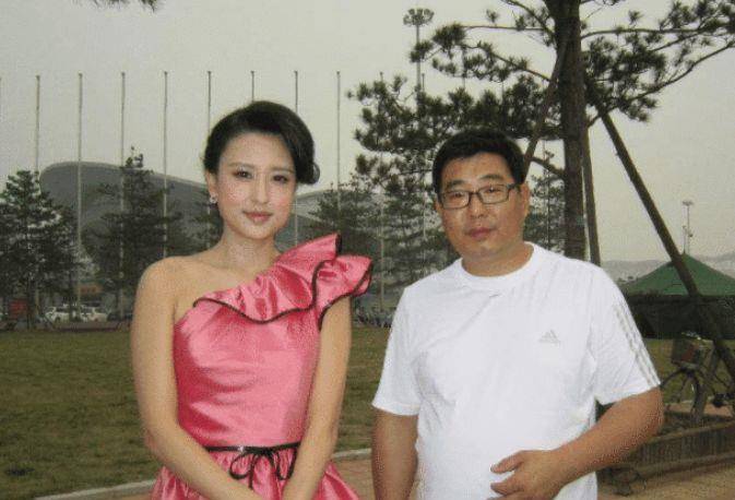 张蕾和老公的合影照片图片