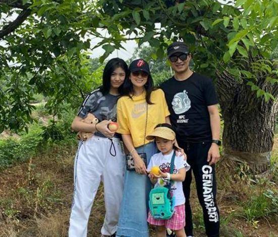 汪峰15岁大女儿"长开"了,与章子怡同框像姐妹,越来越有高级感_时候_一