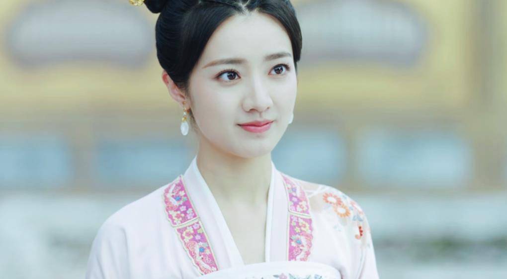 4年前错过《琉璃》褚璇玑,今挑大梁演女主,25岁黄羿美得出众_角色