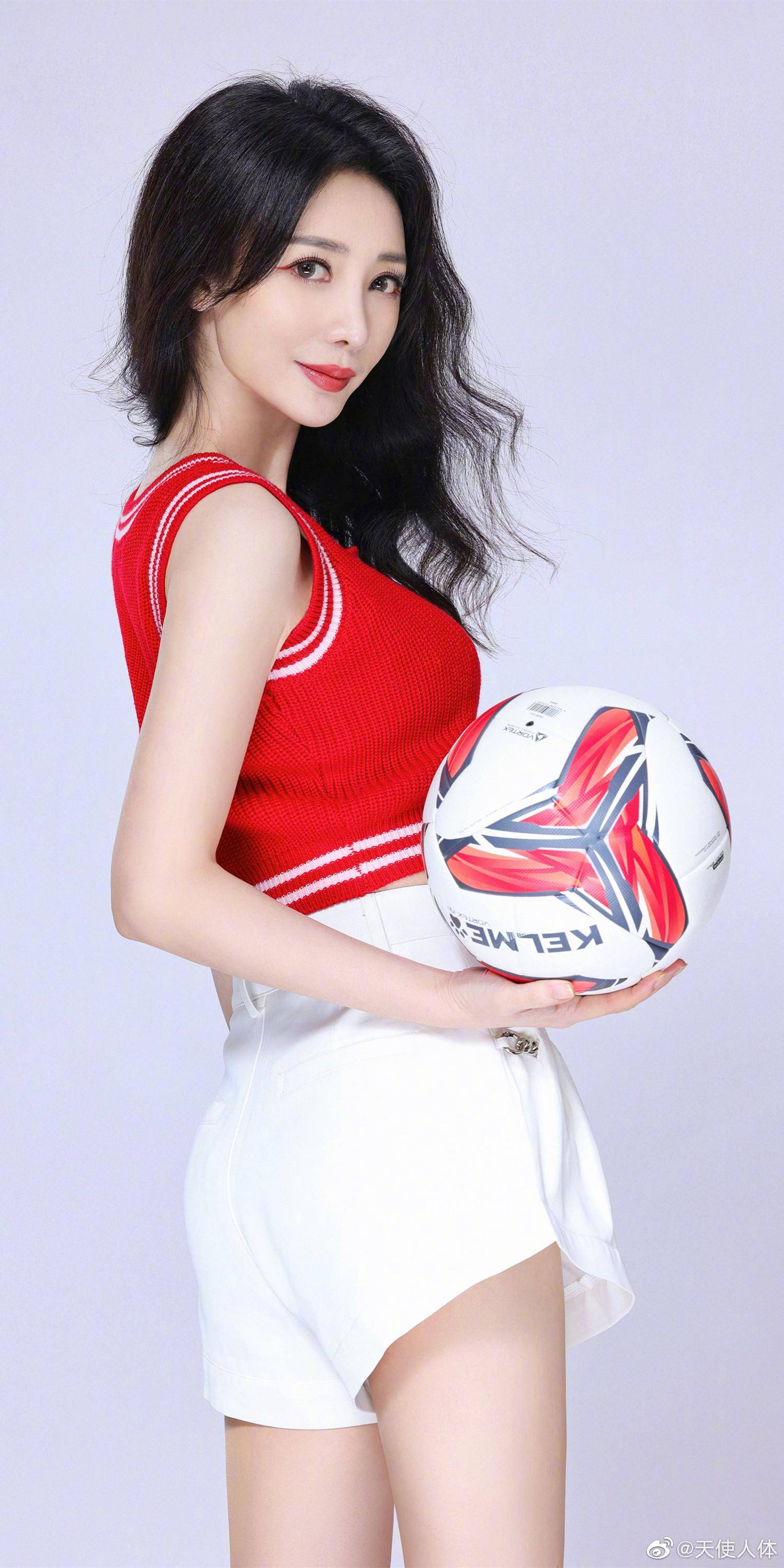 明星写真:柳岩足球宝贝艺术照,激情洋溢动感十足_照片_数字_红色