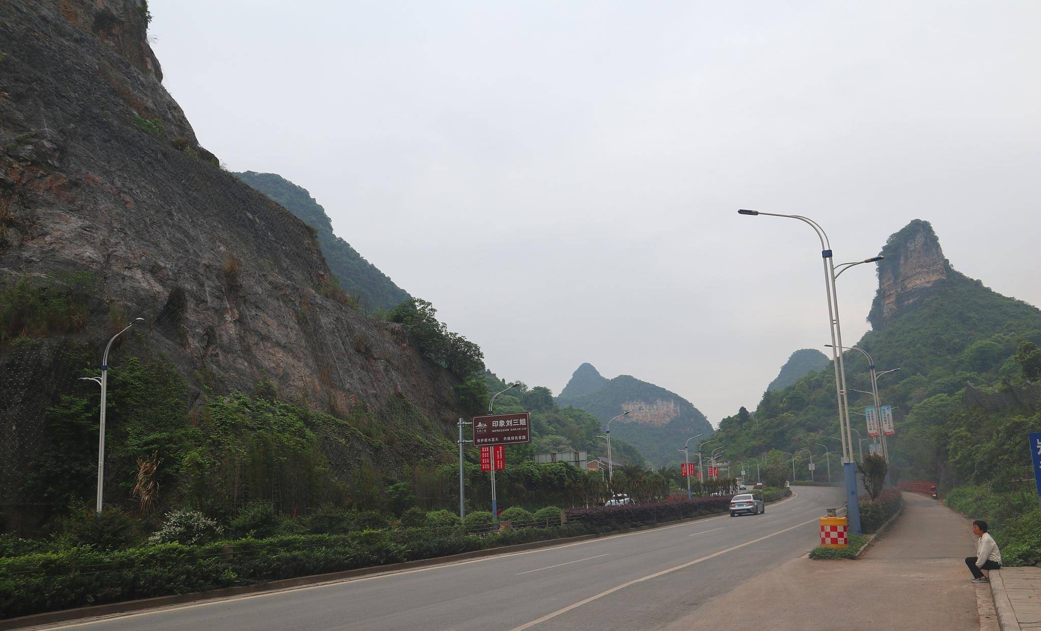 騎行桂林陽朔的富里橋,遇龍河最美一段,自行車騎出了探險的感覺_竹筏