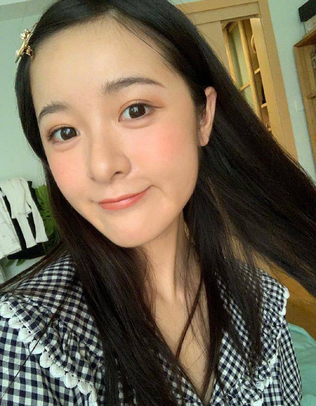 "星女郎"22岁生日美丽大变身,黑长直变红发,像小美人鱼好好看_徐娇