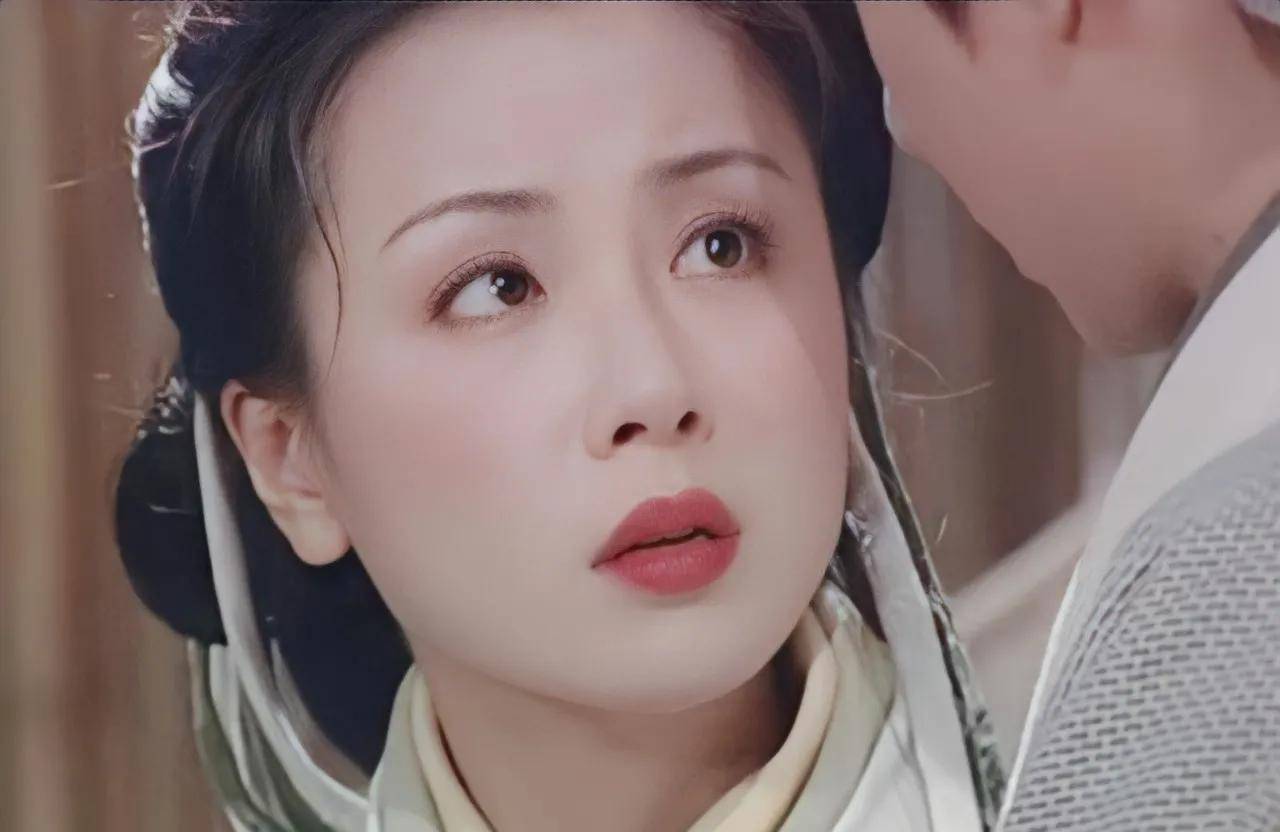 没有金钗步摇和满头珠花,这些古装美女照样古典气质十足,美若天仙
