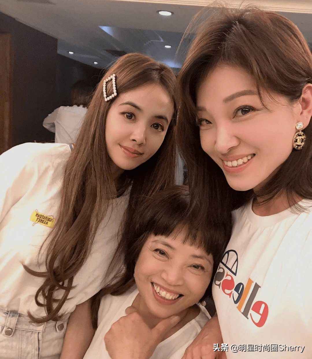 潘玮柏杨丞琳蔡依林同框,冻龄女神,想向你们请教时尚方法_明星里_皮肤