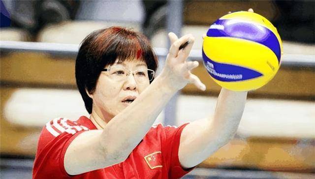 郎平前夫近况:15年坚持不娶全心陪伴女儿,今年过六旬再婚生子_白帆