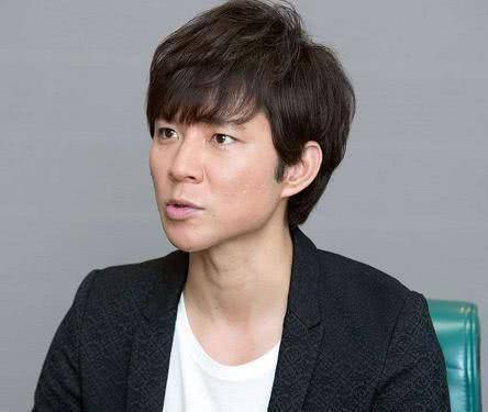 渡部建图啥婚内不忠诚182人,还恋上一男子,老婆佐佐木明明那么好看