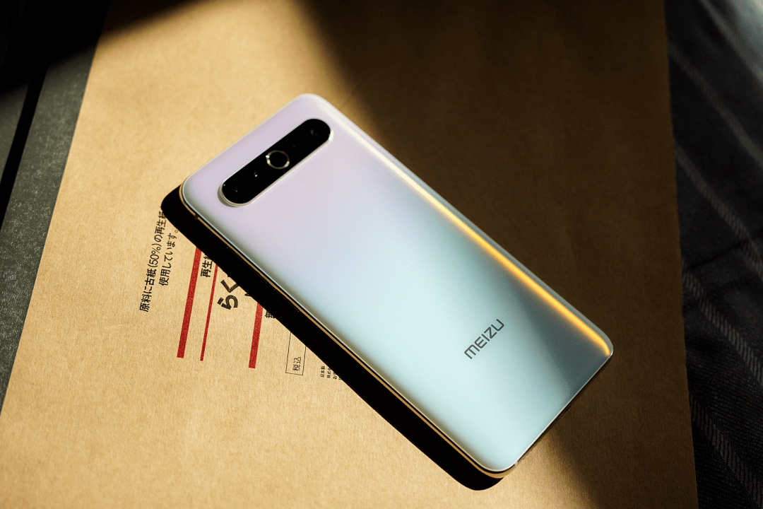 x8,v8 和 note8 这类「支线产品」,甚至还有一款真正无孔设计的概念机