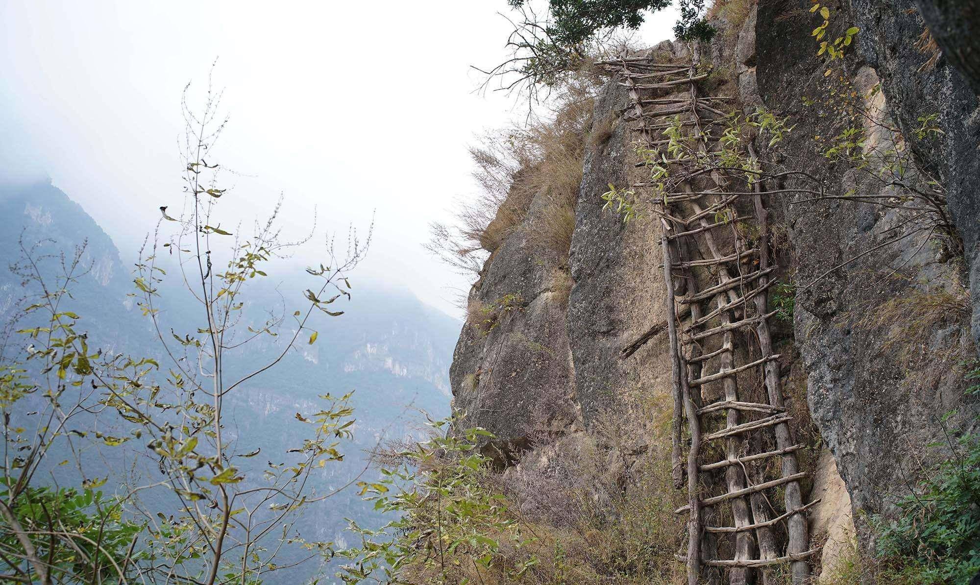 阿土勒尔村:住在悬崖上的村庄,曾耗资6亿建钢梯,如今怎样了?