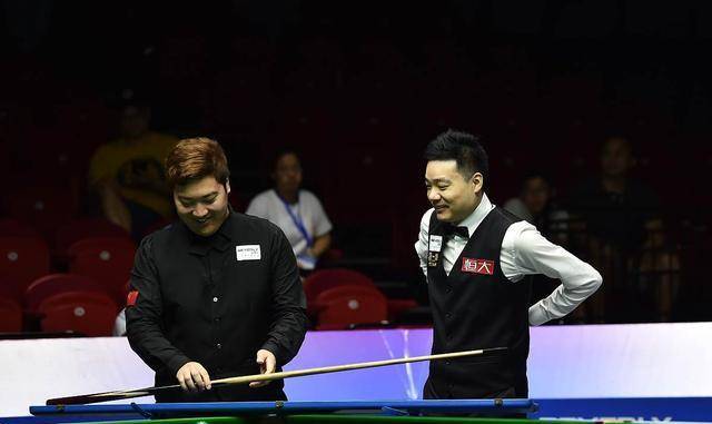 田鹏飞:我和丁俊晖有责任以身作则,赵心童颜丙涛停赛是一件大事