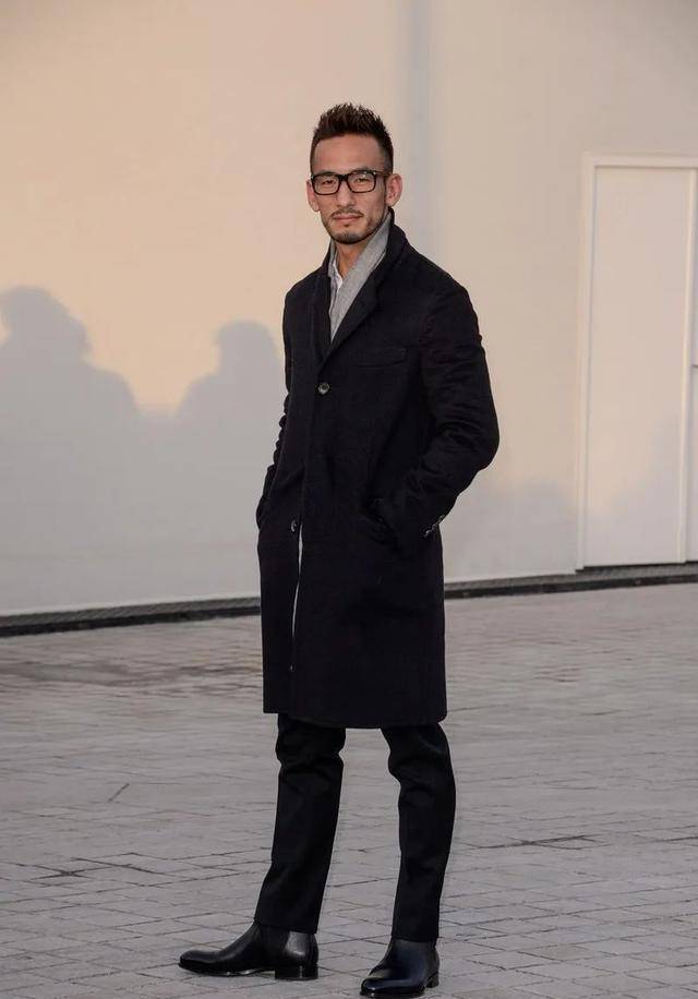 43岁中田英寿,亮相时装周,造型自信十足!