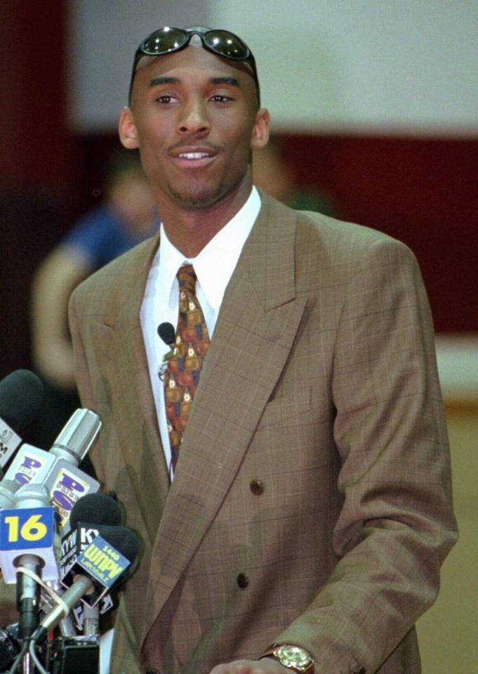 科比宣布参加选秀,网友:心头突然一酸_事情_比赛_篮球