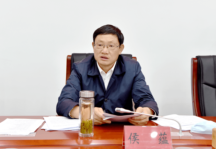 县检察院检察长唐伟杰汇报了县检察院党组2022年工作开展情况.