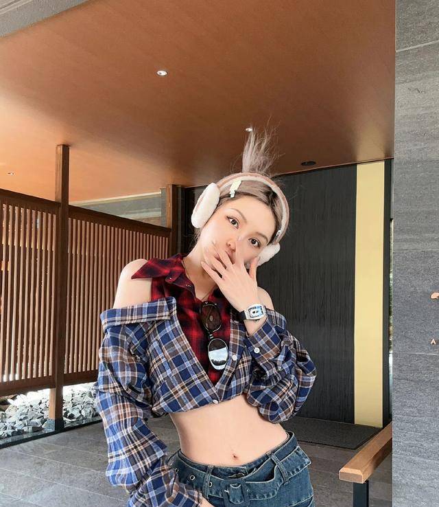 34岁周扬青大秀泳装照,细枝硕果太爱了,自信美丽很快乐_好身材_风景