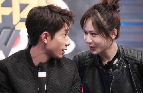 王俊凯接吻杨紫的照片图片