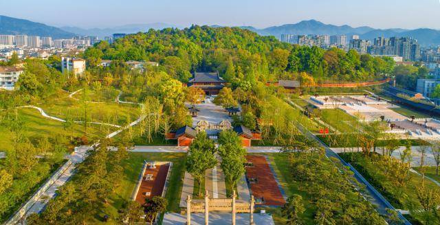 历史上,钱王陵园受到了历朝的保护,新中国建立之初,钱王陵园一度破败