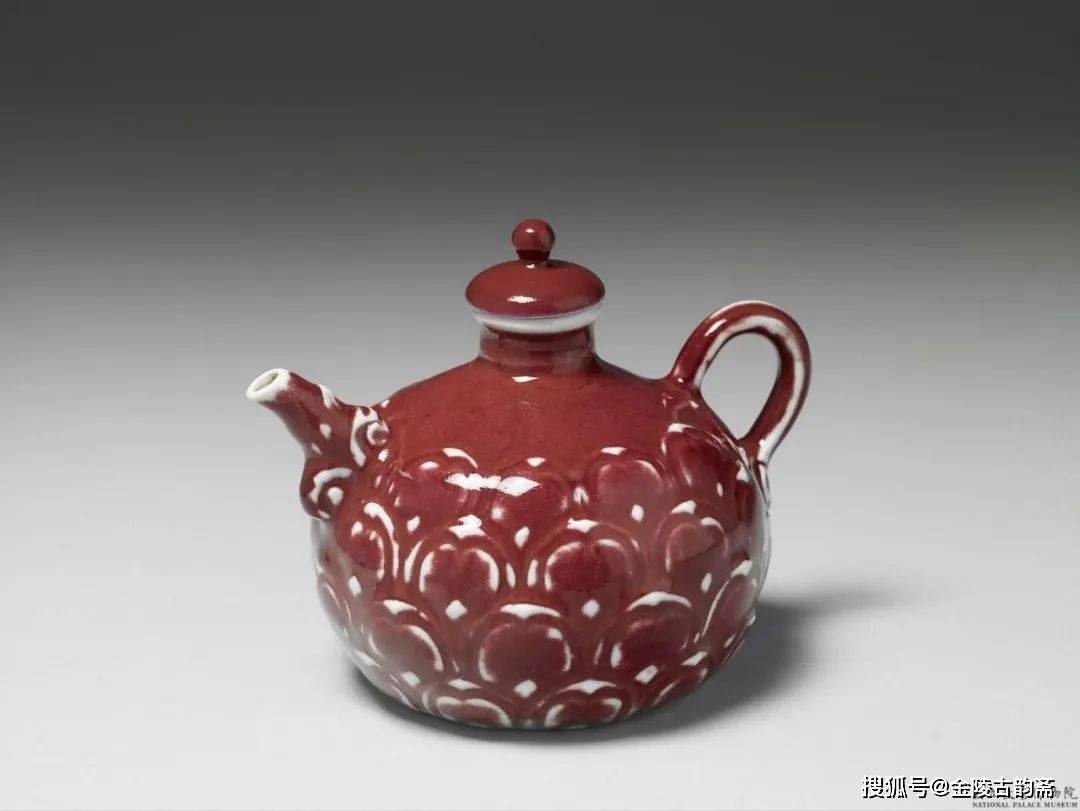 明宣德祭紅/霽青刻花蓮瓣紋滷壺鉴赏_搜狐网