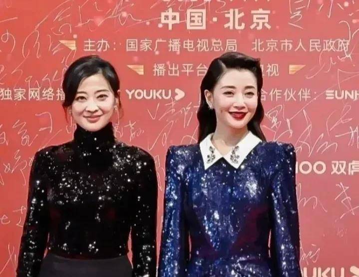想不到72年的袁立直接秒杀了79年的殷桃,殷桃这么漂亮都输了_梅婷