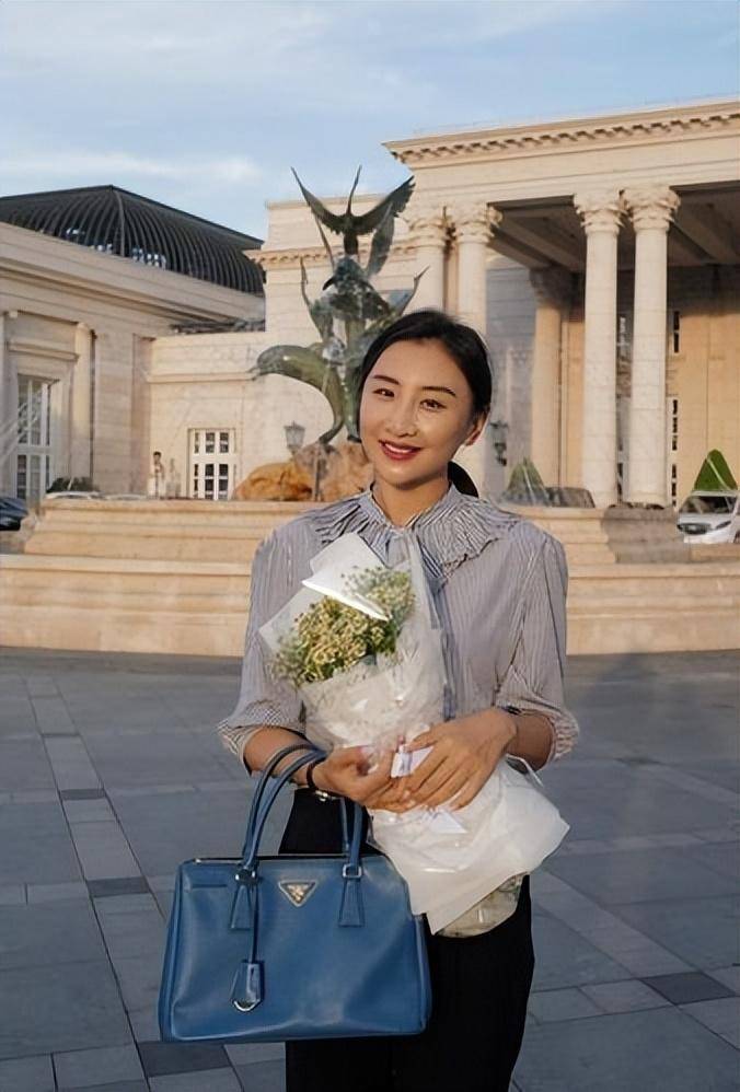 何雯娜:婚前怀孕太卑微,与婆婆争吵哭泣,与丈夫商量被拒绝_蹦床_体操