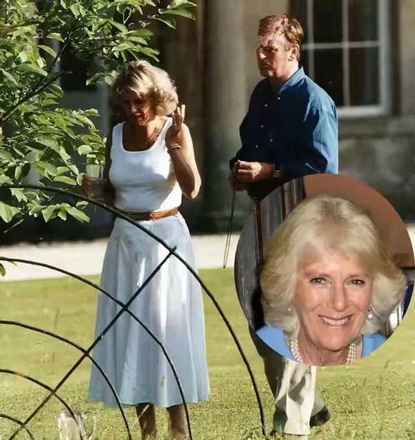 45岁卡米拉享受日光浴,背心短裤一身肥肉,查尔斯就爱她的坦荡_安德鲁