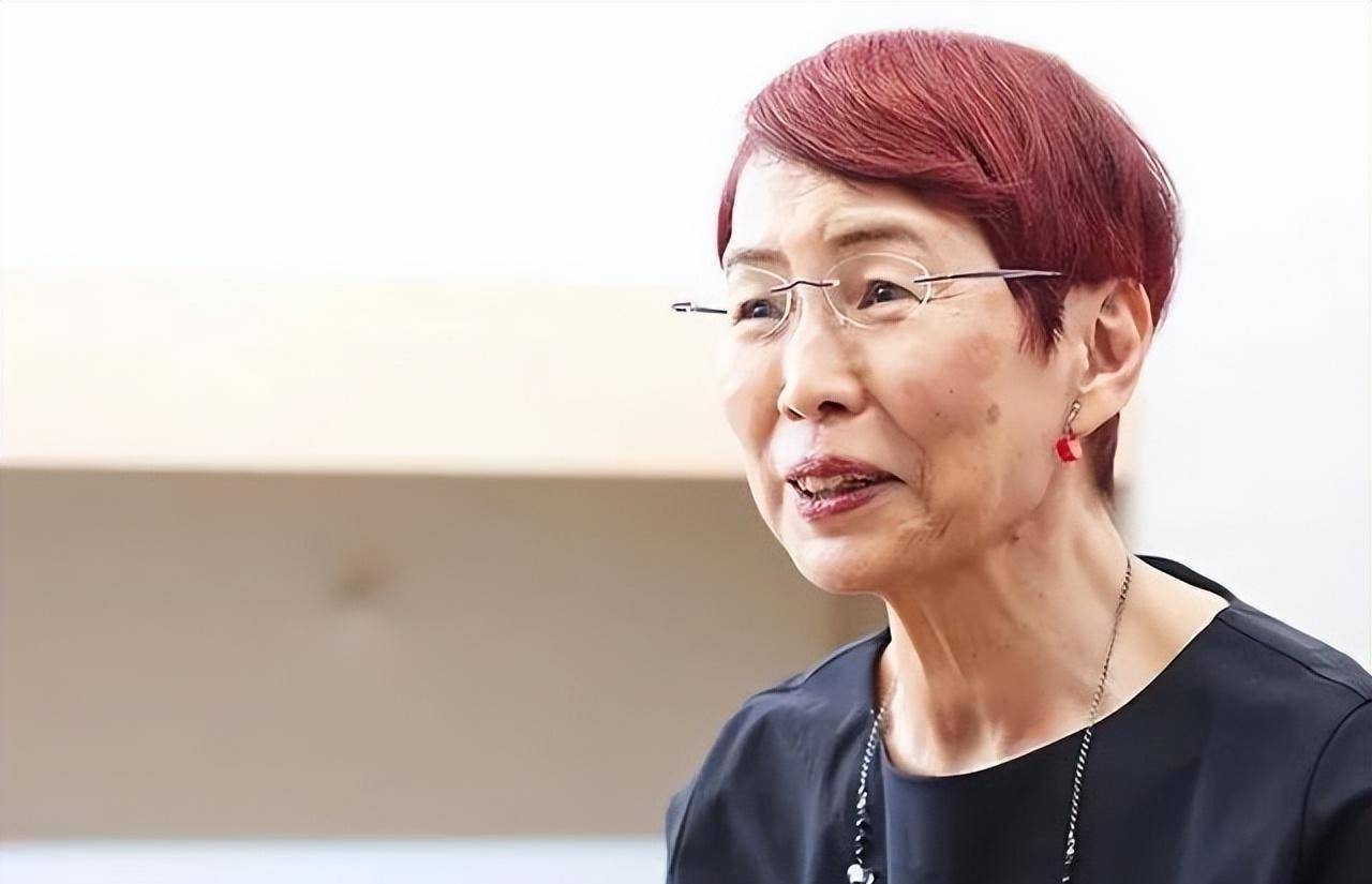 "毒舌"上野千鹤子:18岁考上京都大学,不婚不育,75岁状态超好_父亲