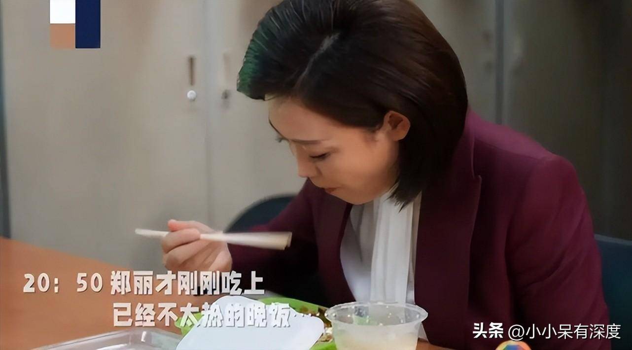 据郑莉的朋友介绍,郑莉已经结婚了,老公不是主持人,而是素人.