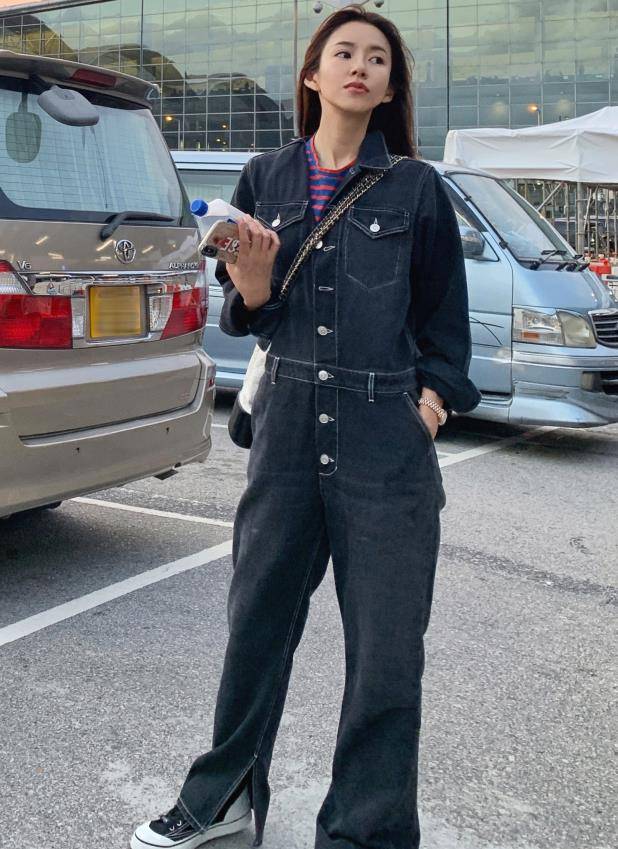 张子萱二胎后打扮成少女模样,35岁穿上碎花裙那刻,谁不心动?