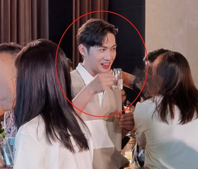 《司藤》庆功宴,看看抓拍图就知道了_美颜_现实_气质