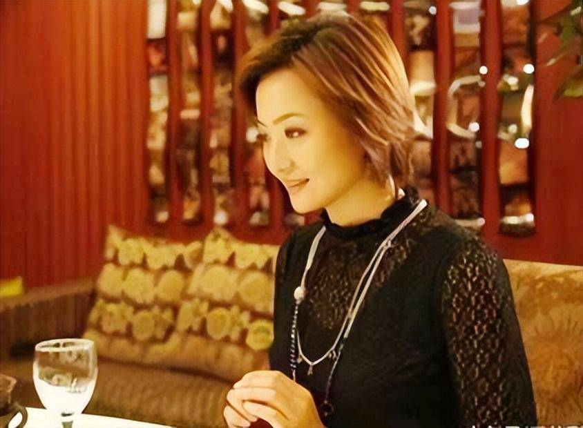 央视"名嘴"沙桐:55岁再次离婚,两次离婚的原因截然不同_直播_工作