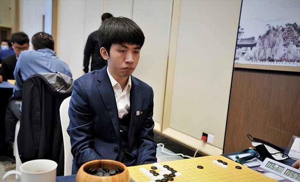 更加难得的是,王星昊八段与阿城笔下的《棋王》王一生非常相似,一个为