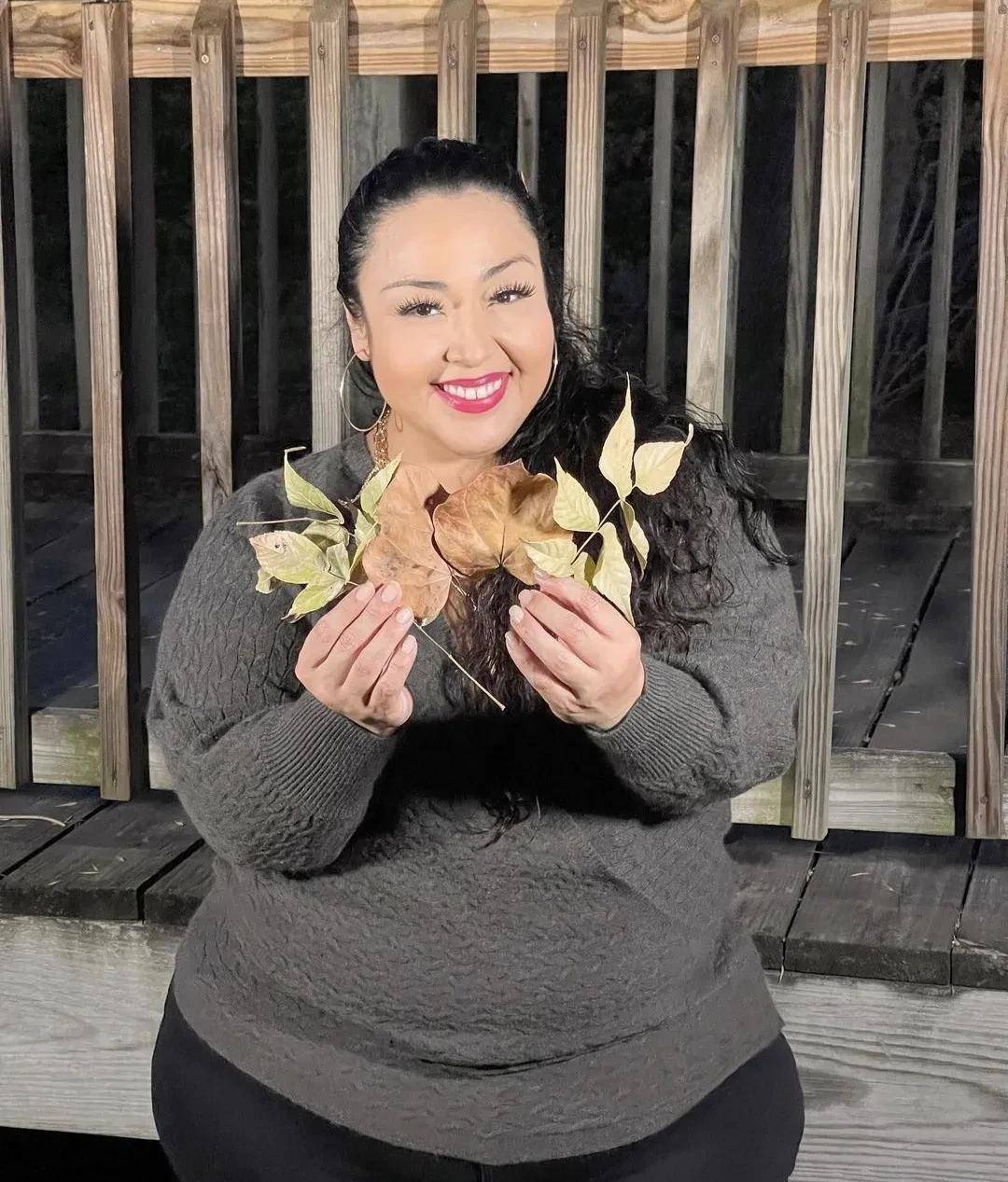 风韵犹存的熟女大妞,大码模特:jay lynn_体重_东西方_巴西