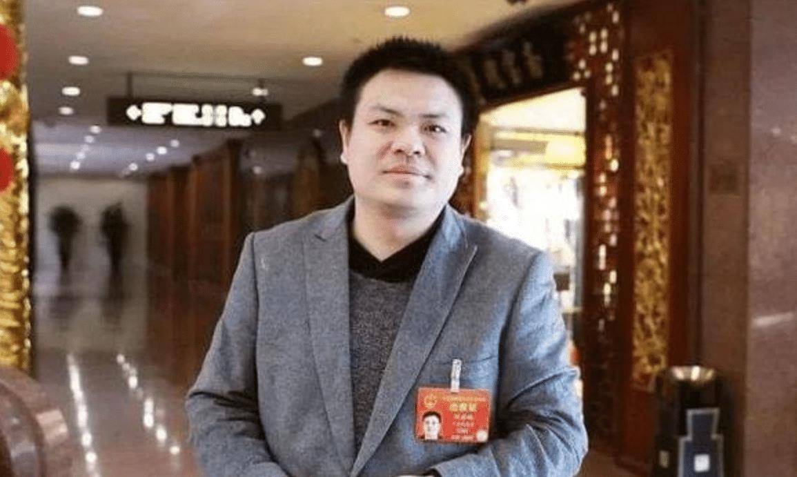 中国小伙成功研发"隐身衣",被美国阻拦仍坚持回国,引世界关注_刘若鹏
