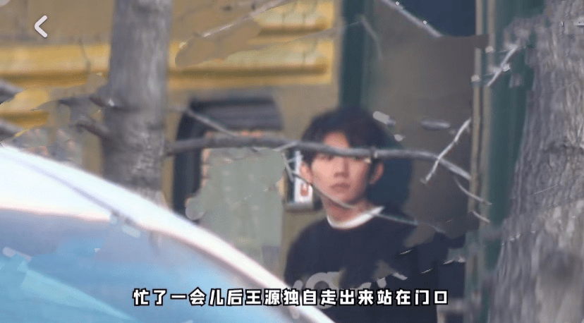 王源拍摄期间把雪塞到助理脖子里，但他对前助理史强更狠，太皮了