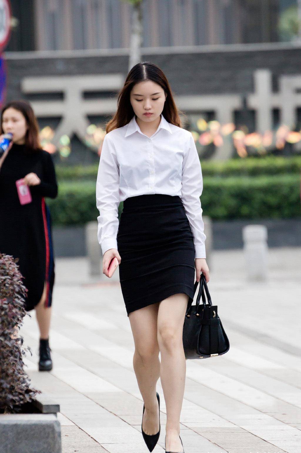 追求清爽干练的造型美感,气质女生选择了职业短裙装_姐姐_风格_职场
