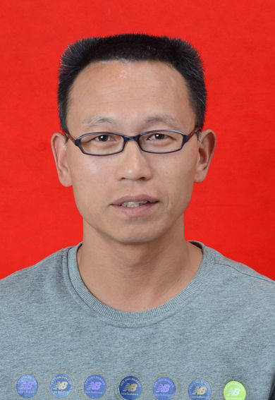 张金宇:中小学一级教师,现任九年级体育教师兼政教处学生管理工作.