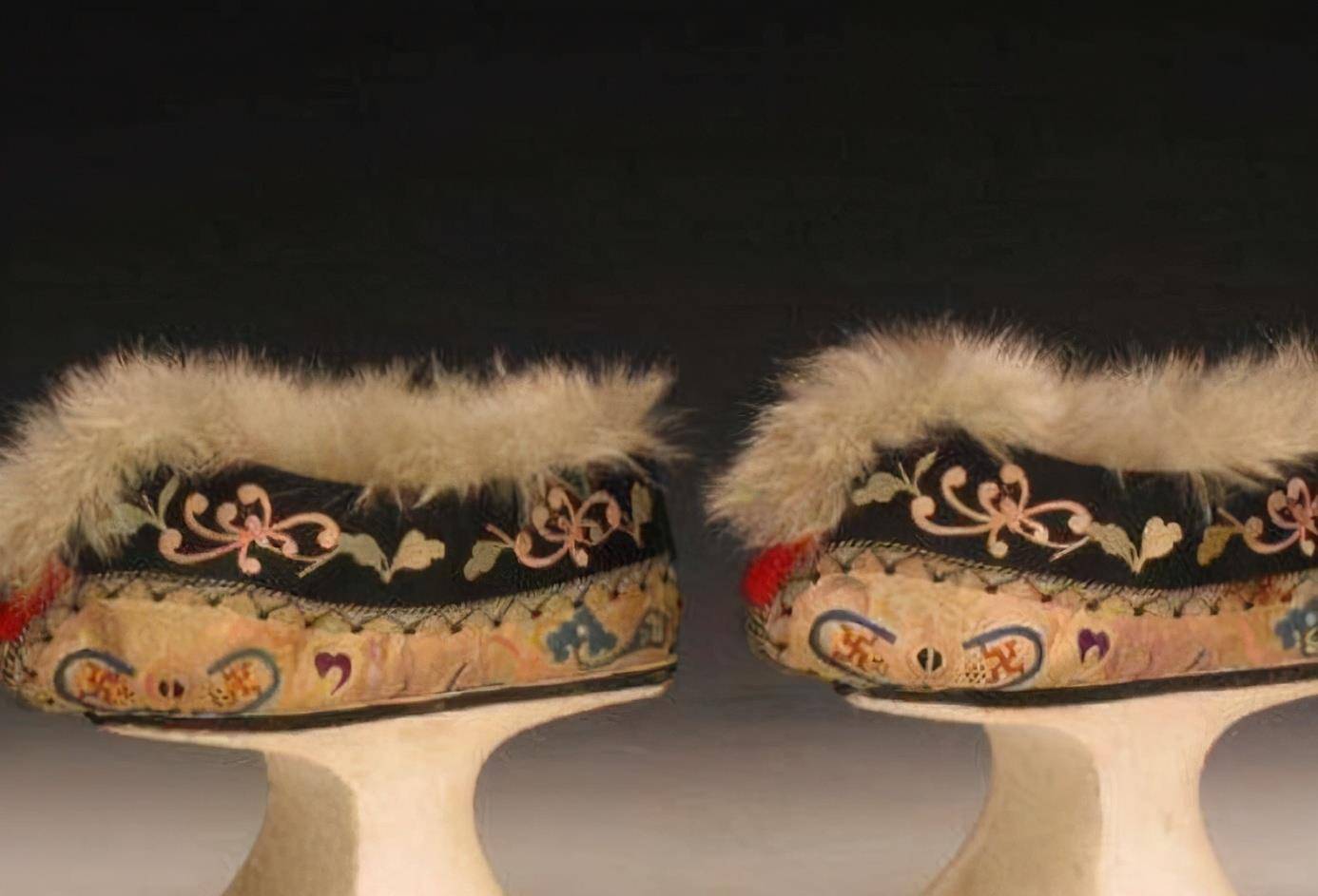 古代妃子鞋图片