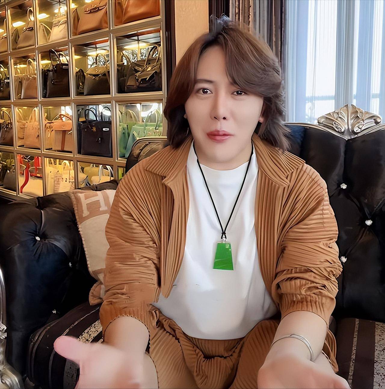 王红权星晒稀世珠宝,董璇惊喜出镜,化一次妆花费高达数万_全兴_王洪权