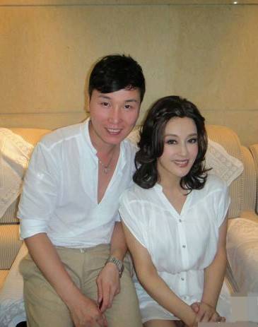 刘晓庆的7段情史,前任下跪求别分手,网友:现代武则天!